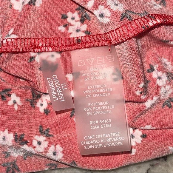 Karl Lagerfeld Paris Sleeveless Red Floral Blouse Size 2x Scalloped Vneck Button - Picture 3 of 7